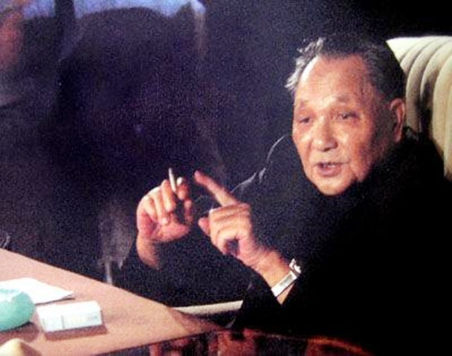 2年前“平民市长”张百发追悼会：北京市民自发赶来，送别老市长