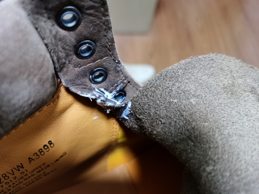 踢不烂大黄靴磨脚踝,踢不烂大黄靴滴上油了怎么办