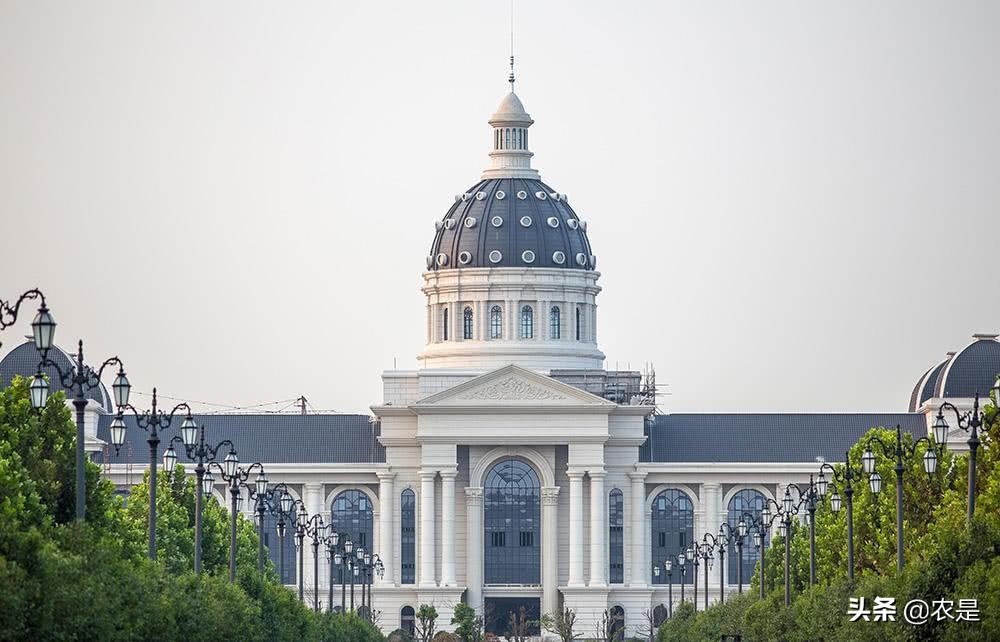 张怀勇，贵州兴仁人，河南农业大学教师，家禽营养专家