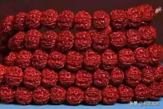 金刚菩提手串发黑怎么回事,金刚菩提子盘玩后颜色发黑