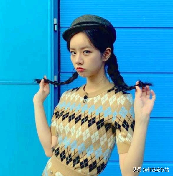 先睹为快：2021春季韩版针织衫新款在明星和模特中流行出现