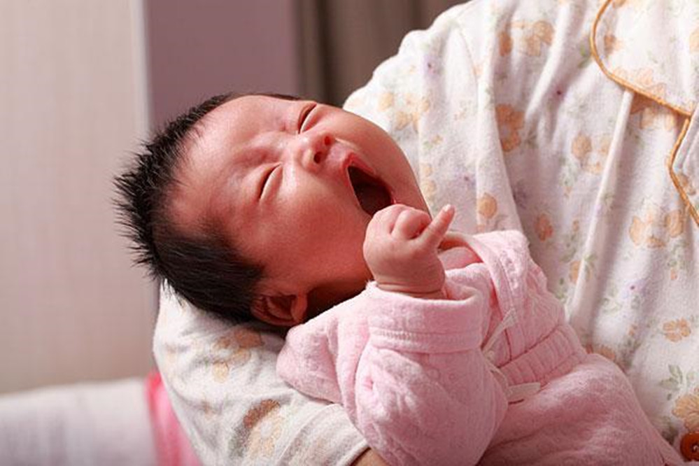 产妇坐月子容易出汗怎么办,产后坐月子容易出汗是什么原因