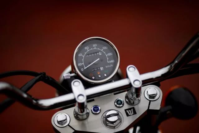 1.68万元的国产太子车，造型经典，250cc水冷引擎，极速114