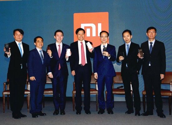 戴口罩直播1天卖3亿的雷军，像极了曾经的李嘉诚