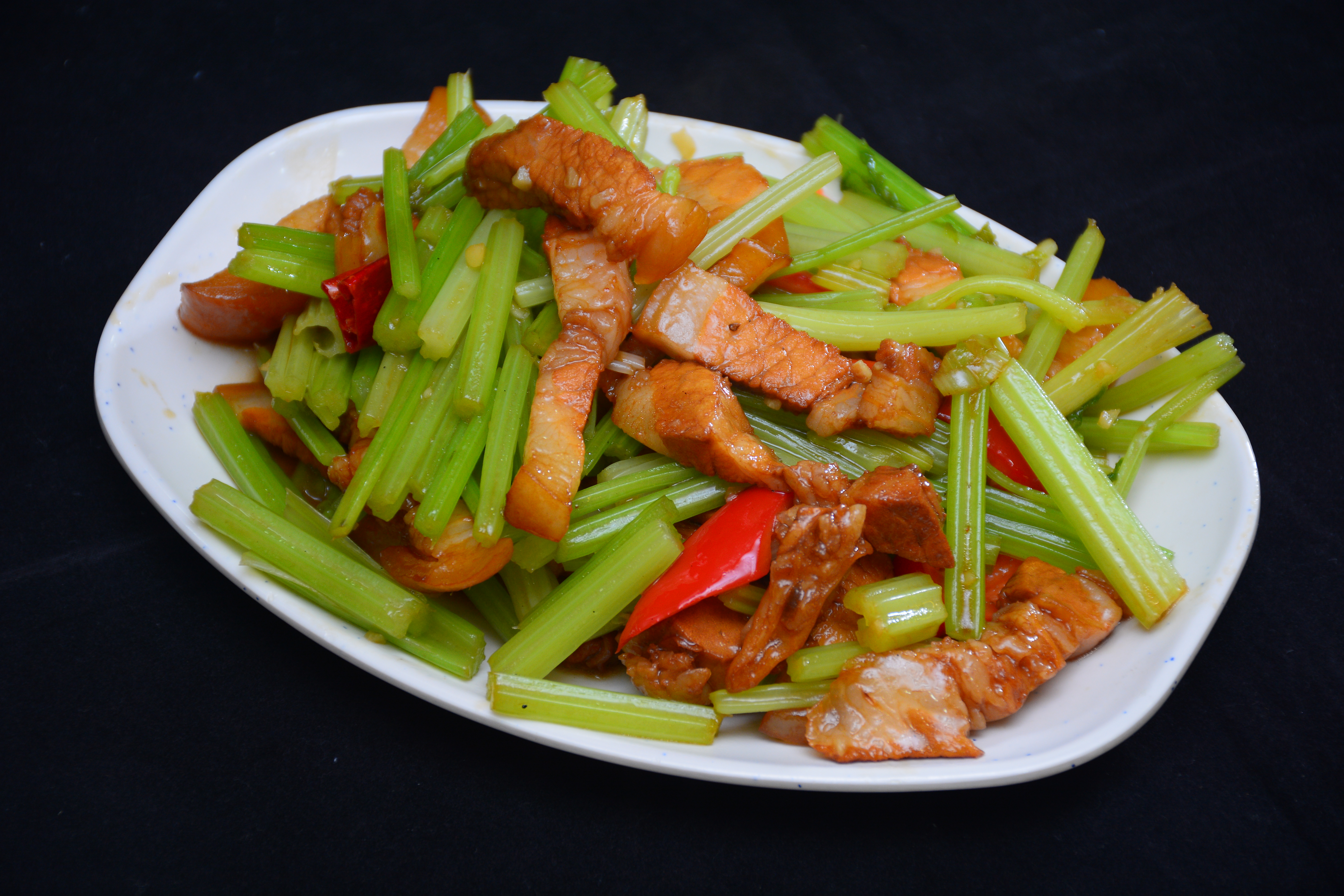 芹菜鸡肉、栗子牛肉原来不能一起吃！4对食材不能同食，长见识