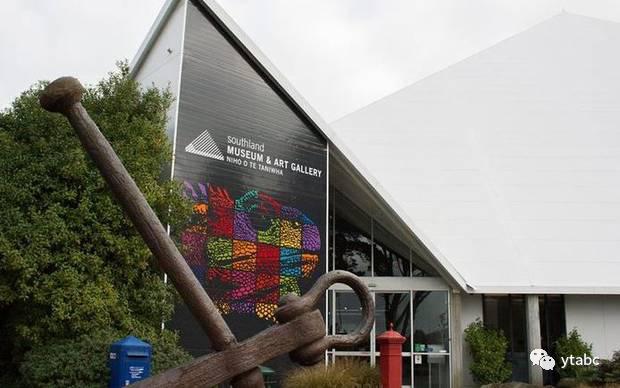 老鼠偷偷溜进博物馆，杀死拥有三只眼的远古生物