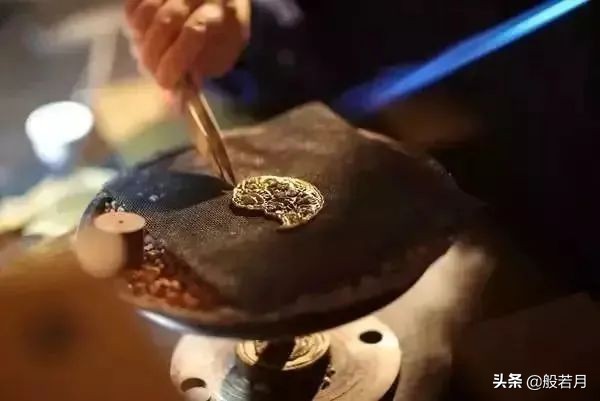 金手镯9000多买到假的完整版,18000黄金手镯