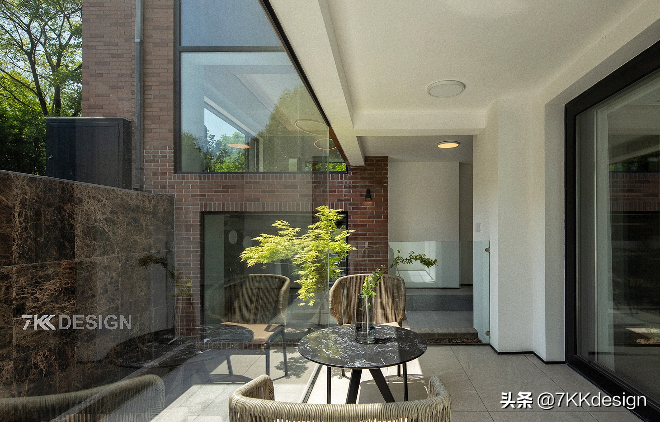 海边联排别墅小院实景现代轻奢,独栋带院子的小别墅年代感