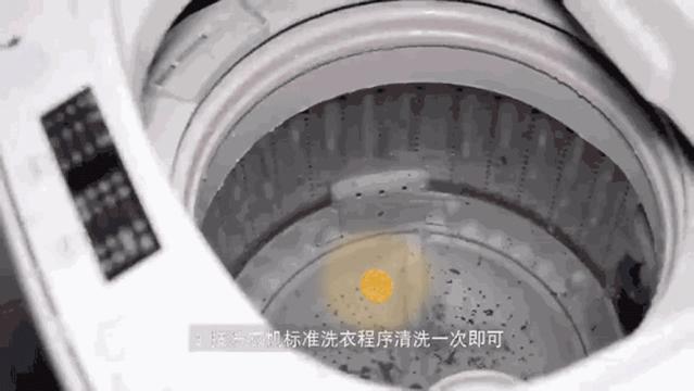 家里下水道堵塞发臭，别用开水冲！教你1个小技巧，再也不发愁