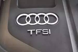 车屁股字母都是什么意思,车屁股后面一排英文字母是什么车