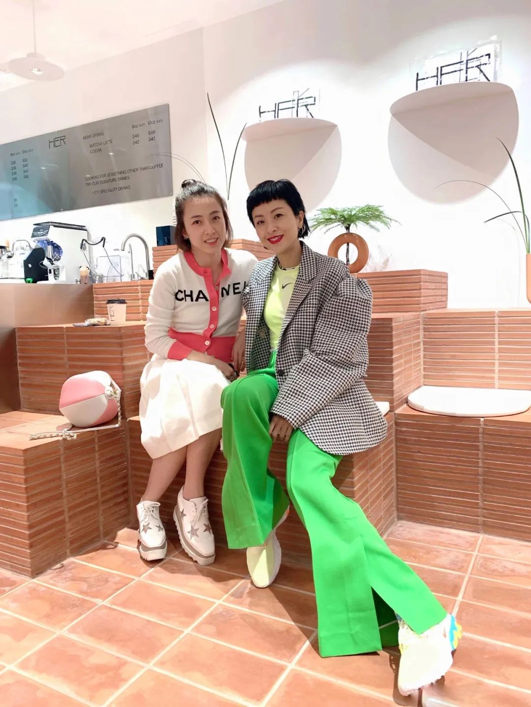 邓文迪身价多亿,邓文迪香港豪门