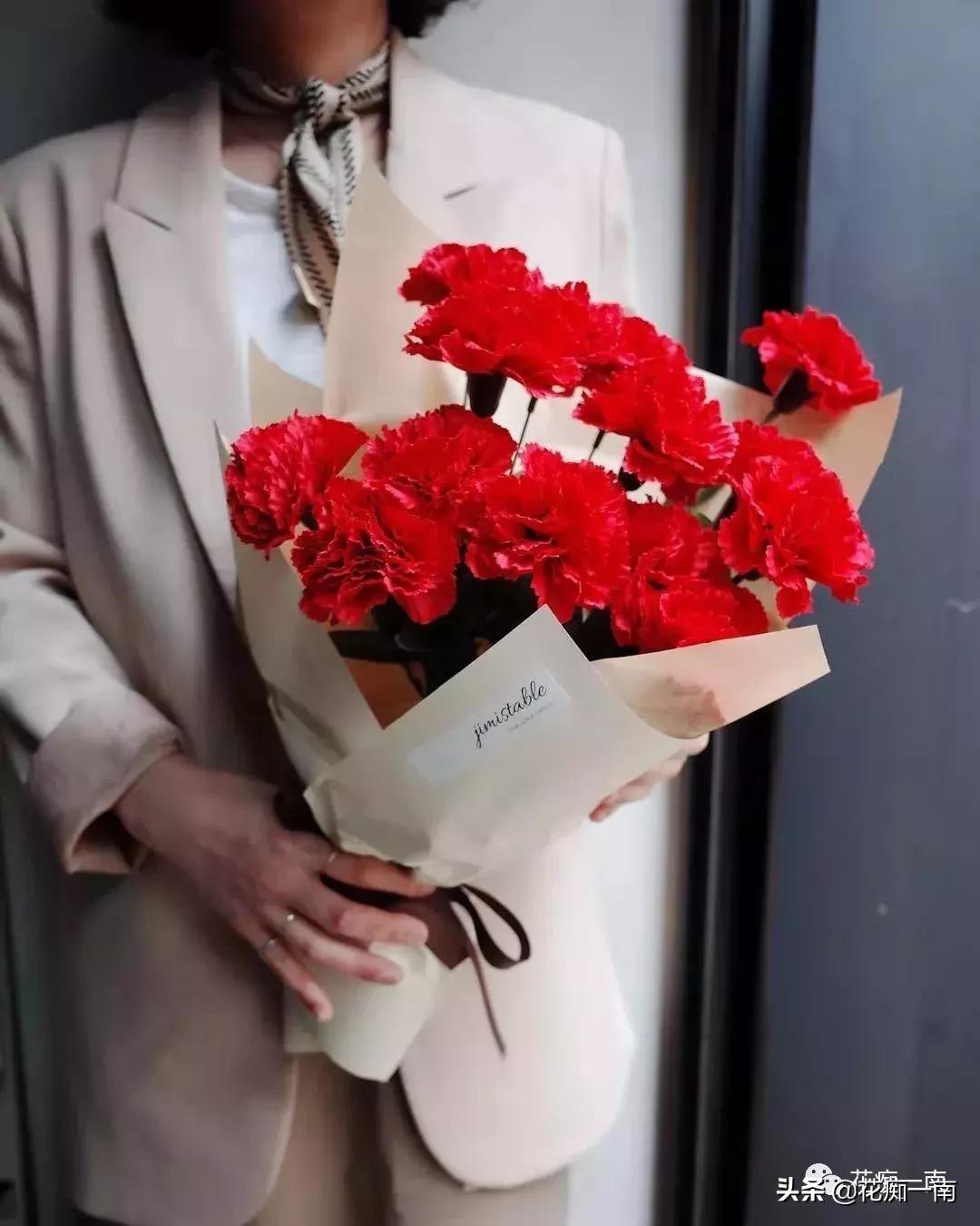 教师节应该送老师什么花用纸叠,教师节送花送什么花图片