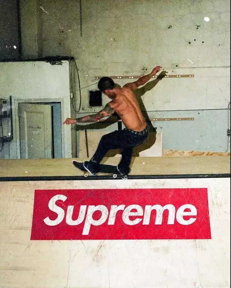 supreme施华洛世奇联名款,supreme卫衣100元