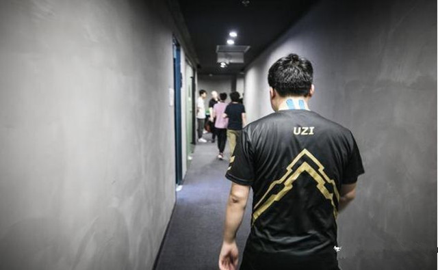 孩子vs老爸王者荣耀,孩子的王者职业梦被父母毁掉