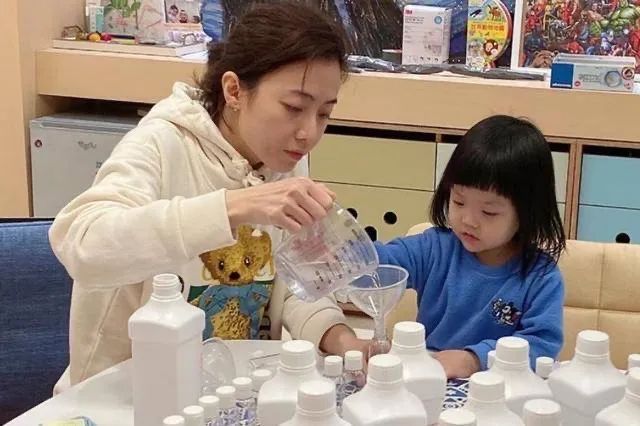 邓文迪身价多亿,邓文迪香港豪门