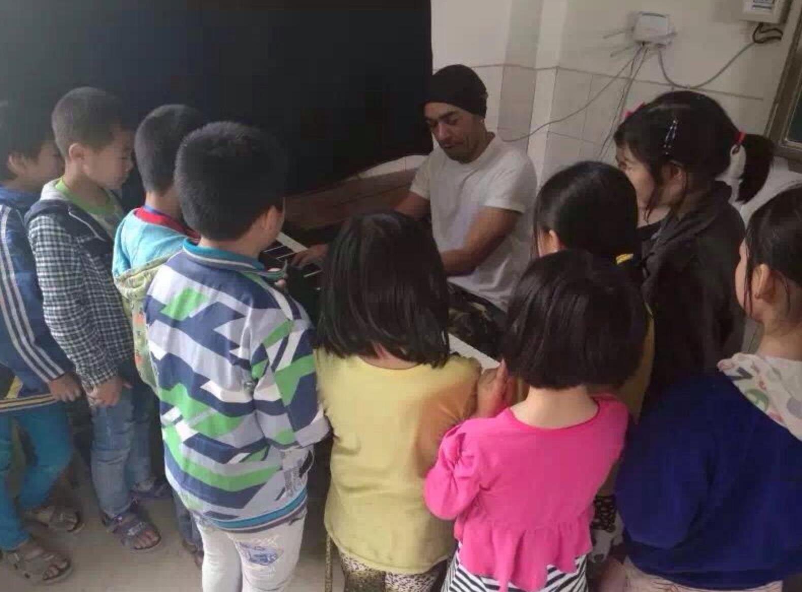 奥巴马的弟弟马克·奥巴马在中国：娶河南媳妇，学书法、唐诗，心怀美国，讨厌特朗普，舍不得离开中国