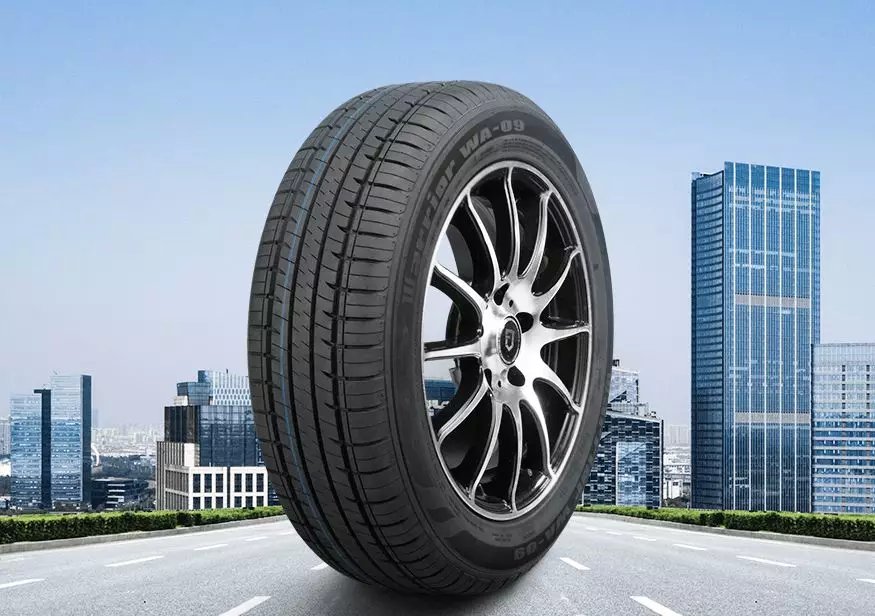 雨天开车如何防止路滑,雨天开车非常危险保命技巧要知道