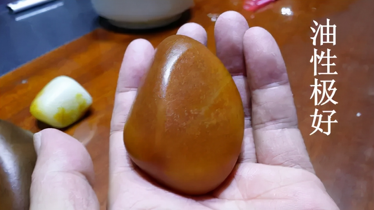 和田玉籽料玉牌估值,如何估值一串和田玉籽料