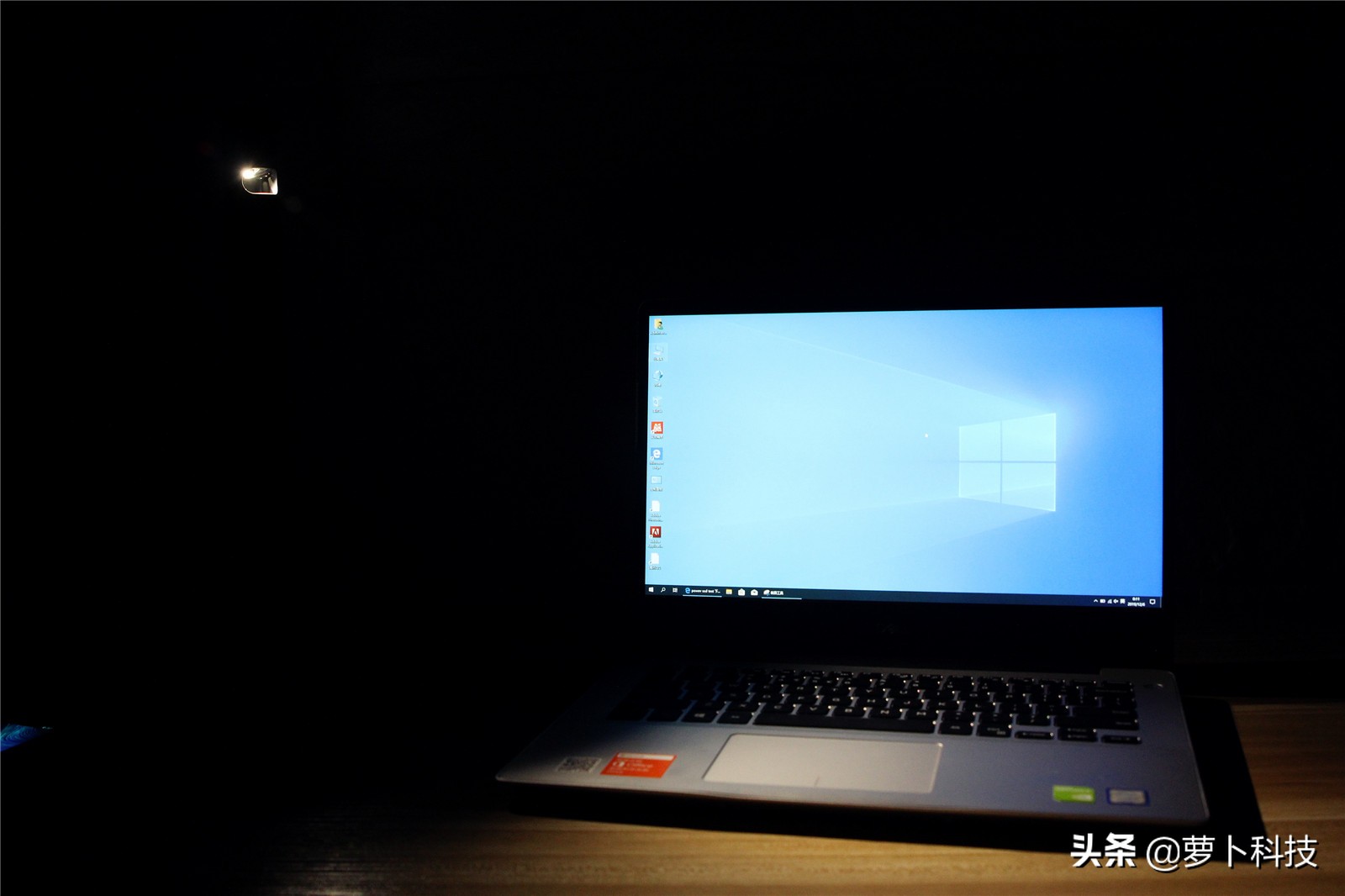 不像台灯的台灯,不像小夜灯的小夜灯