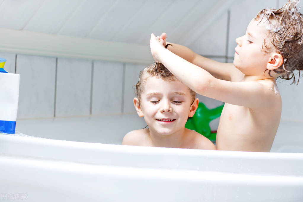 宝宝满月剃头,如何正确给满月宝宝剃头