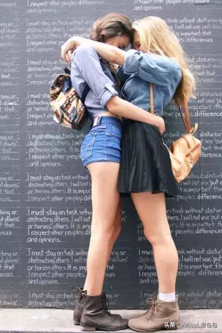 包包模特一般怎么凹造型,包包怎么摆造型