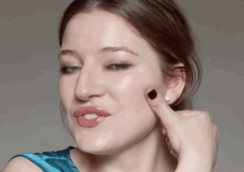 夏天被粉红色泡泡承包，嫁给爱情的女孩脸上都挂着糖霜