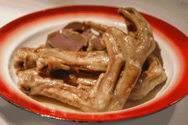 武汉：一碗热干面杀百鬼，一锅豆皮烫神仙