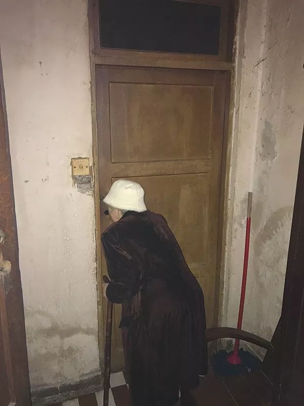 儿子患怪病妈妈照顾,孩子得精神病大人怎么安慰