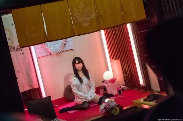 俄罗斯记者闯入日本*灯区红**，冒死*拍偷**下了大量照片