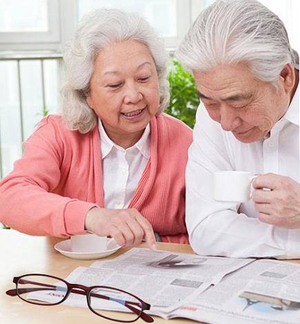 来自日本的超轻老花镜，轻如纸片，而且折不断