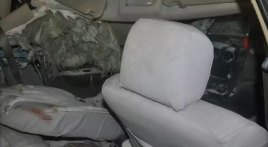 欠费上千万！万豪国际、诚基中心等小区被停电催费；一边说美一边践踏，济南画家村刚铺的草坪遭殃；问卷没按答案抄，家长被老师踢出群