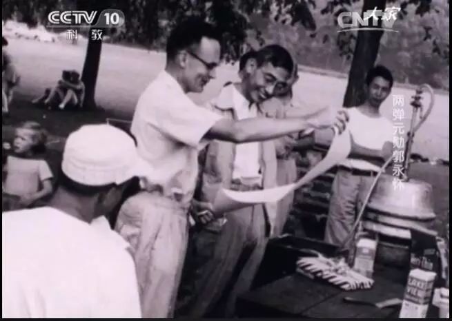 50年前的今天，他用自己的生命护住一份绝密文件！22天后，中国靠它震惊了世界！