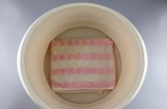 洗衣机脱水衣服怎么最快干,没有洗衣机如何让衣服快速干