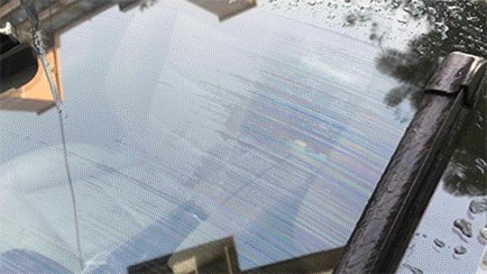 雨天汽车前挡玻璃内模糊怎么清理,前挡玻璃擦不到怎么办