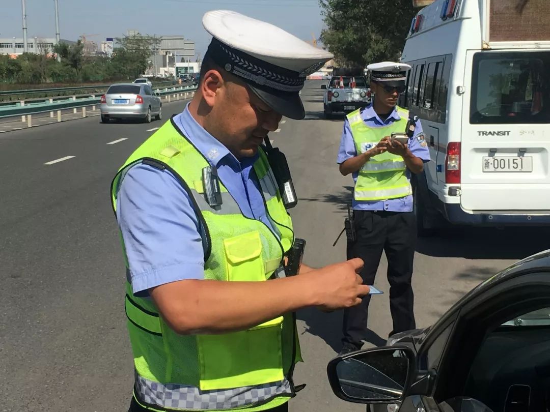 「“高速路上好交警”事迹展示（九）」我是高速交警，更是司机乘客的朋友和亲人——记高支队卡子湾大队一中队中队长程志伟