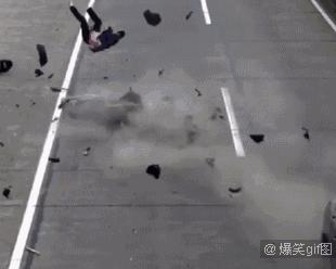 电动车闯红灯为啥是主责不是全责,电动车闯红灯全责的医疗费怎么办