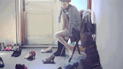 鞋子里倒东西,鞋子不用刷就能干净的方法