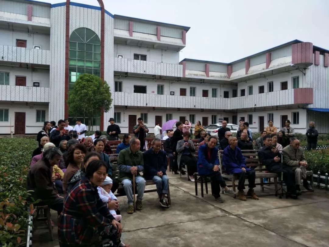 喜迎十二大，万年县“点燃希望巾帼励志”扶贫大宣讲走进齐埠敬老院