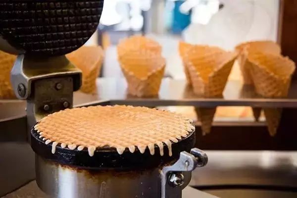 华夫饼为什么有许多坑,华夫饼为什么变得很大