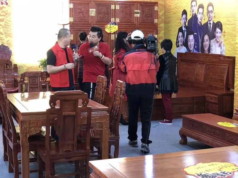 我爸我妈去了一次这里就把我们家的家具都换了