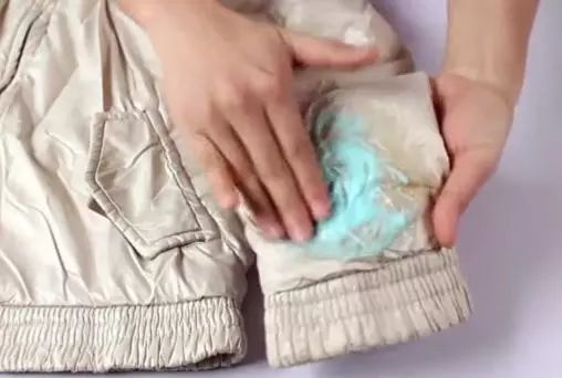 如何清洗外套上的油污,物品上沾了油渍怎么清洗