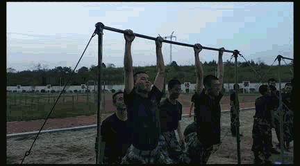 新兵跑不动了班长拉着跑,新兵跑步跑不动会被打吗