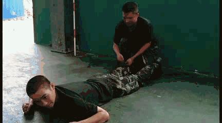 新兵跑不动了班长拉着跑,新兵跑步跑不动会被打吗