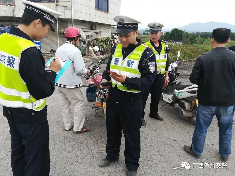 被蜂蛰交警,被蜂蛰求助交警