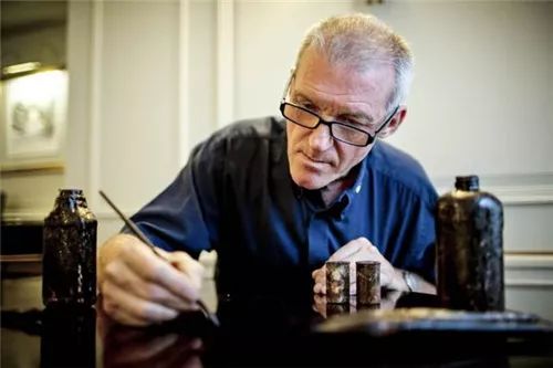 全球最有意思的11个酒店职位：松露猎手、日落风笛手、美人鱼指导员……你知道多少？