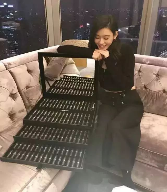 大牌不沾杯口红推荐哪款,意塑高定不沾杯口红多少钱一支