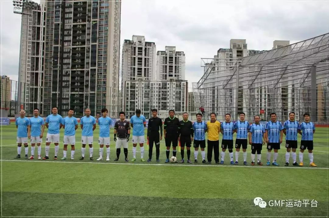 让全大宁人沸腾的足球赛开踢啦！300多名业主约战静安体育中心