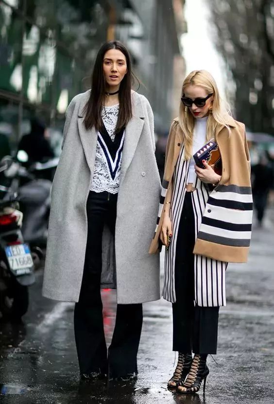 大衣不用熨烫怎么去褶皱,大衣不用洗的办法