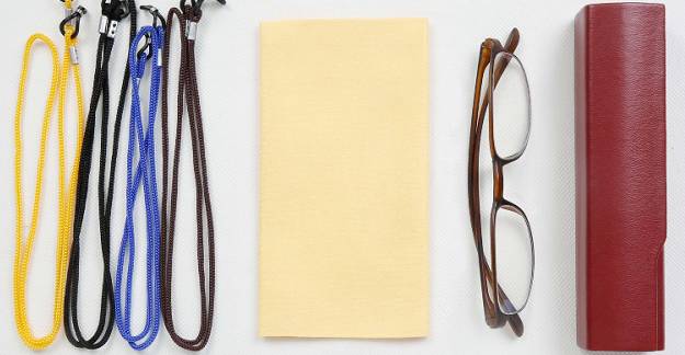 来自日本的超轻老花镜，轻如纸片，而且折不断