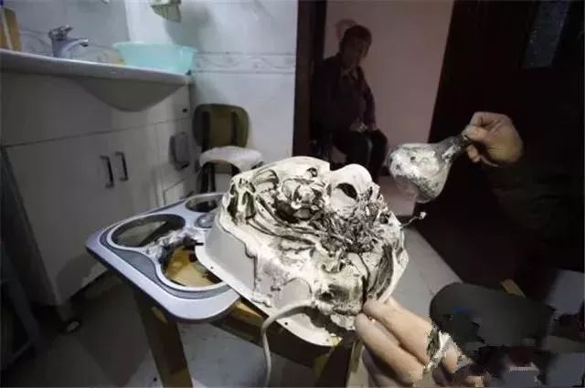 潮湿的天气用小太阳有用么,天气冷泡澡好不好